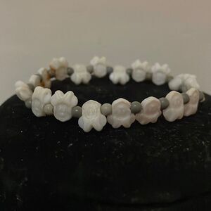 7” girl’s Disney white Minnie Mouse shaped beaded stretch bracelet